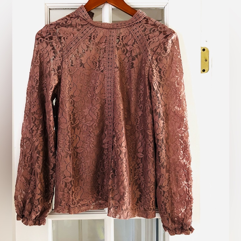 Cable & Gage Blush Lace Blouse, NWT Size Medium